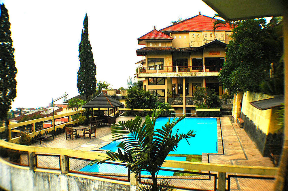 Foresta Inn Family Resort Prigen エクステリア 写真
