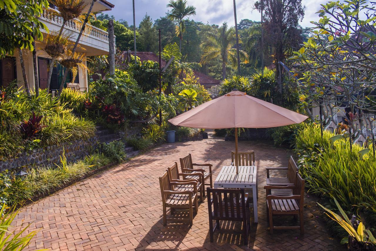 Foresta Inn Family Resort Prigen エクステリア 写真